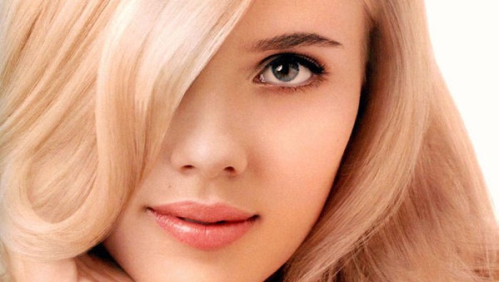 Cut excess fat on the upper eyelid