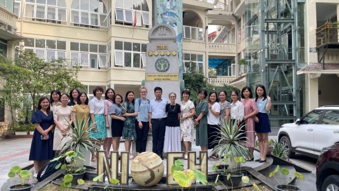 Viện Sức khỏe Nghề nghiệp và Môi trường làm việc với Bộ Y tế, Trung tâm Kiểm soát và phòng ngừa dịch bệnh Hoa Kỳ về mô hình Trung tâm Kiểm soát bệnh tật Trung ương