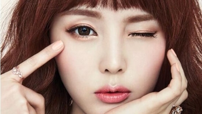 Nhấn mí mắt có ảnh hưởng đến mắt không?