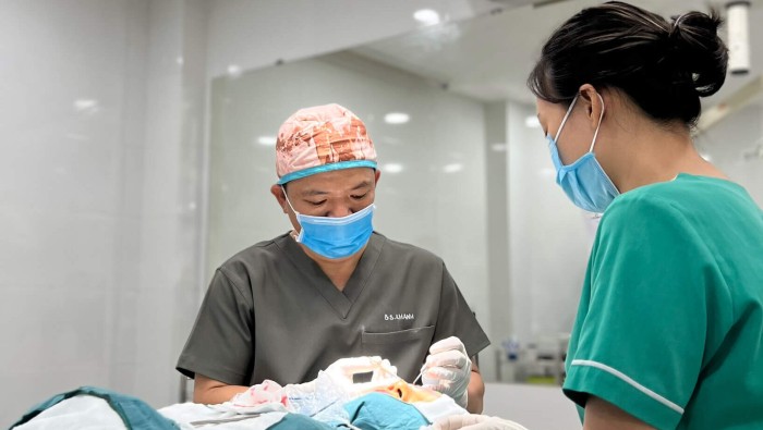 Bs Khanh đời thực không vui như trên mạng hay thấy. Vì sao?