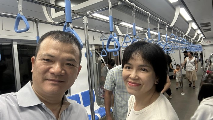 Cùng Bác Khanh trải nghiệm tàu điện Metro TpHCM