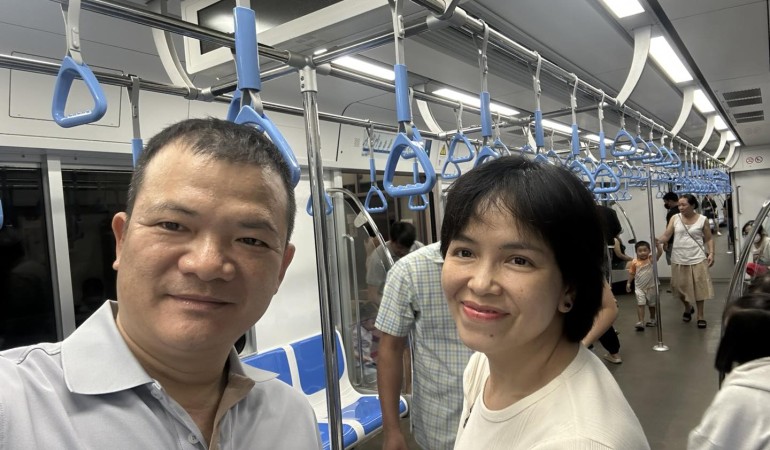 Cùng Bác Khanh trải nghiệm tàu điện Metro TpHCM
