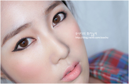 trang điểm mắt hàn quốc