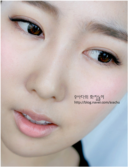 trang điểm mắt hàn quốc