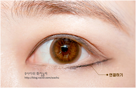 trang điểm mắt hàn quốc