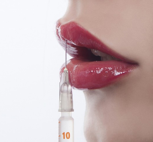 cắt môi trái tim